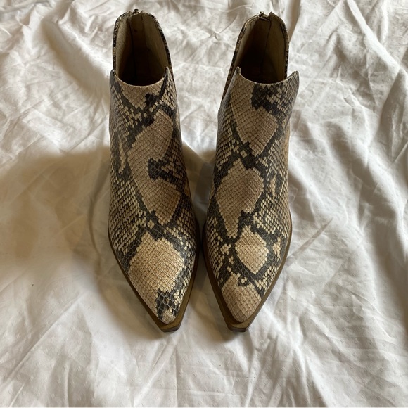 Vince Camuto leather snake print ankle booties US 7 - Picture 3 of 10